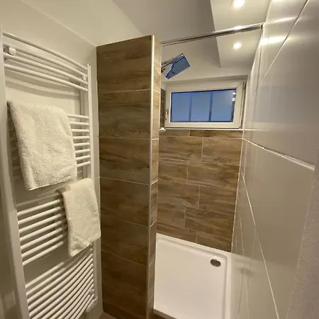 Schönes Mit Terrasse, Mitten Im Grünen Apartment