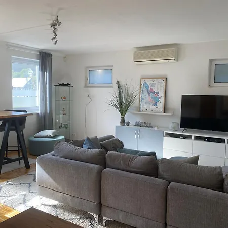 Apartment Schoenes Mit Terrasse, Mitten Im Gruenen *