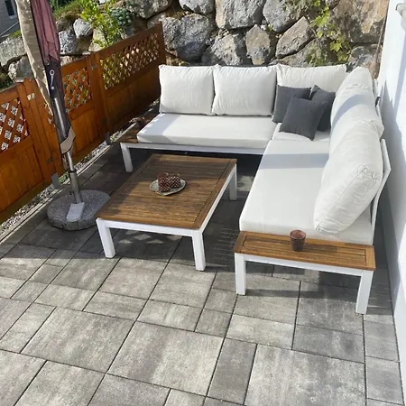 Schönes Mit Terrasse, Mitten Im Grünen