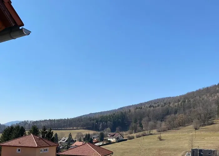 Schönes Mit Terrasse, Mitten Im Grünen *