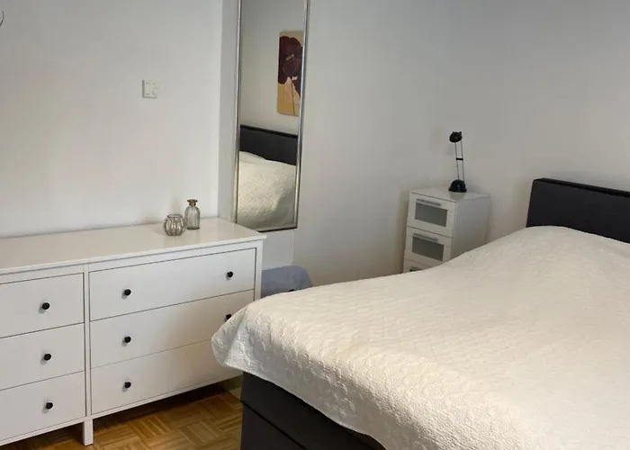 Schönes Mit Terrasse, Mitten Im Grünen