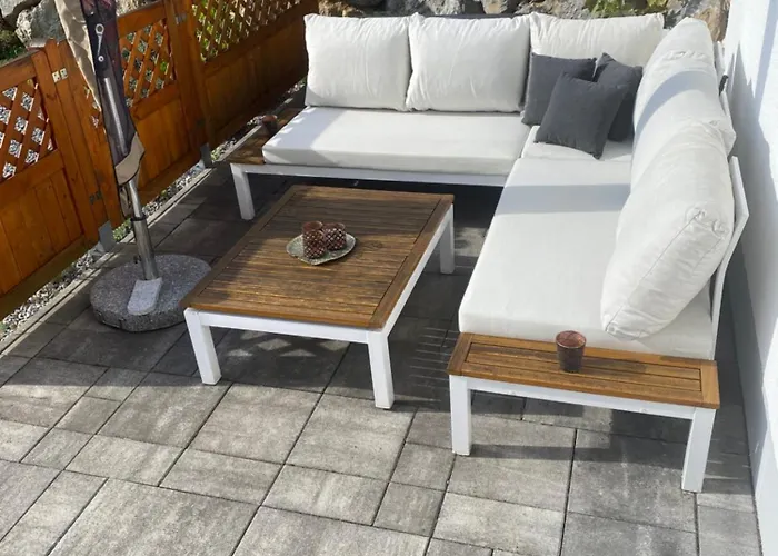 Schönes Mit Terrasse, Mitten Im Grünen